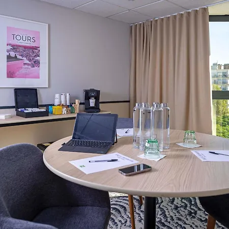 Отель Ibis Styles Centre 3*