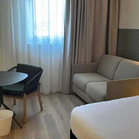 Ibis Styles Centre Szálloda Tours