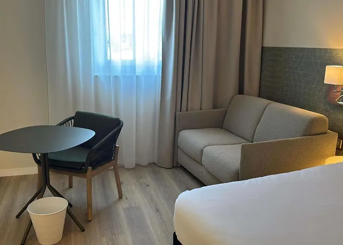 Ibis Styles Centre Готель Тур